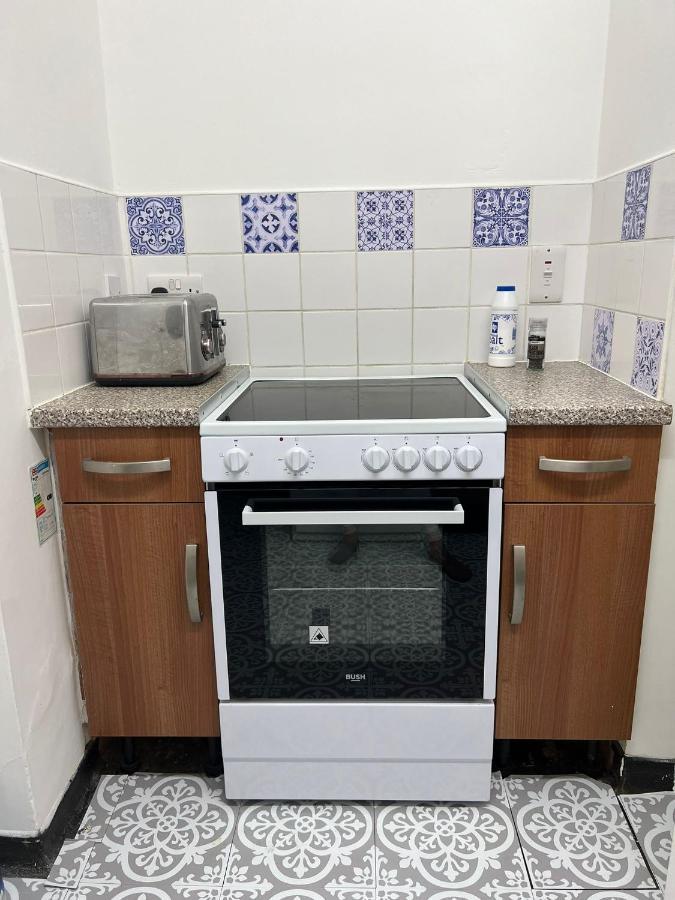 Magic Location Ladies Only * London