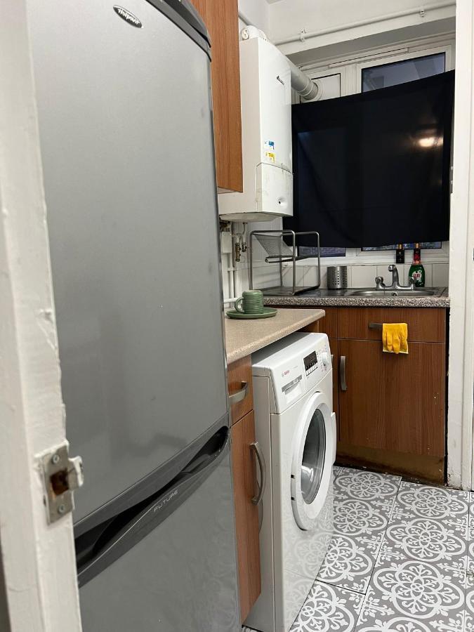 Magic Location Ladies Only * London